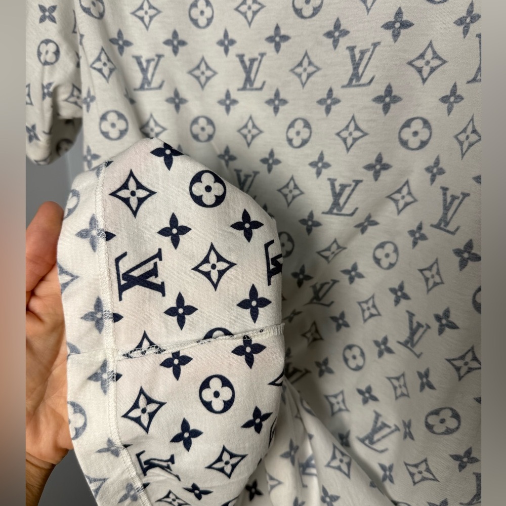 Louis Vuitton Escale Monogram Printed T-Shirt - Picture 8 of 16